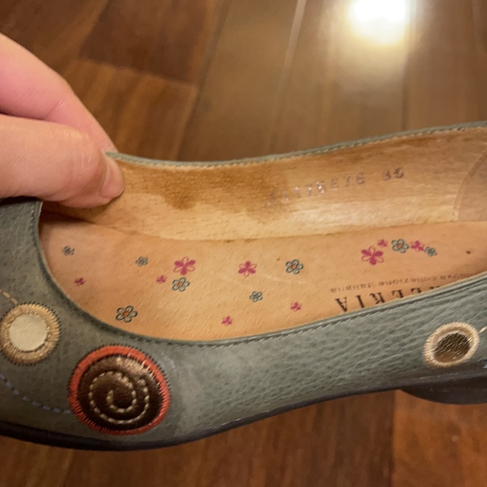 Playful embellished appliqués wedged shoes - Picture 10 of 12